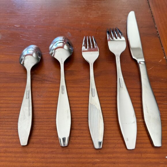 Oneida Comet Stainless Flatware Set 5 Pieces - Picture 2 of 2